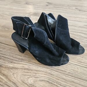 Nine West Black open toe shoe